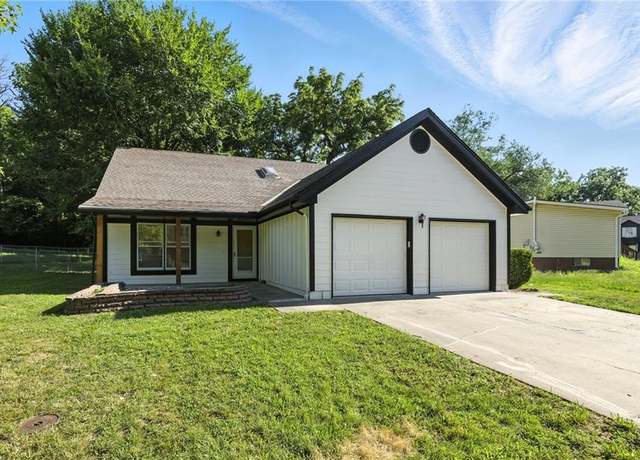 Property at 5207 Countryside Ln, Blue Springs, MO 64015, 3 beds, 2 baths