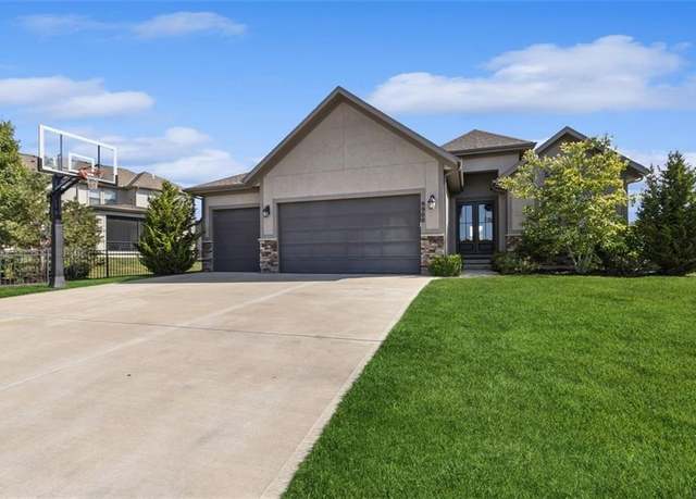 Property at 9900 W 163rd St, Overland Park, KS 66085, 4 beds, 3 baths