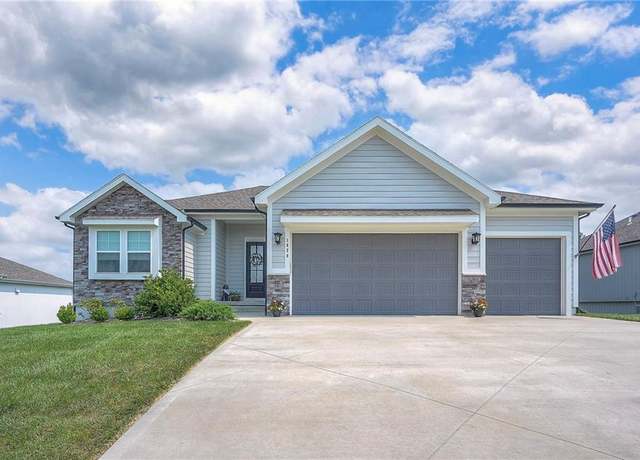 Property at 1828 SW Sage Canyon Rd, Lee's Summit, MO 64082, 4 beds, 3 baths