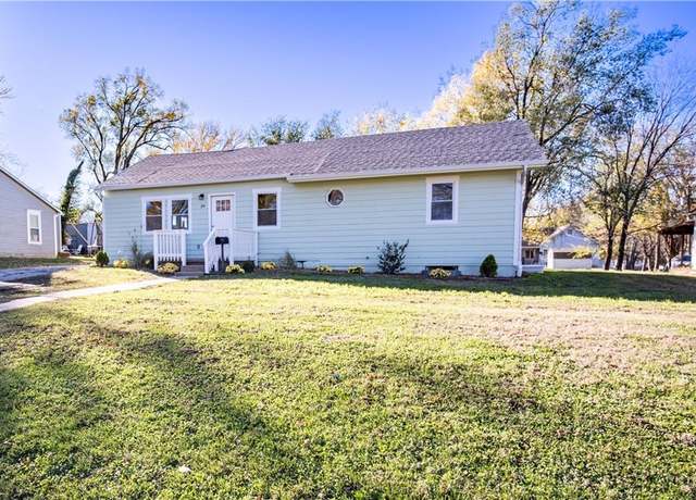 Property at 314 S Sycamore St E, Ottawa, KS 66067, 4 beds, 3 baths