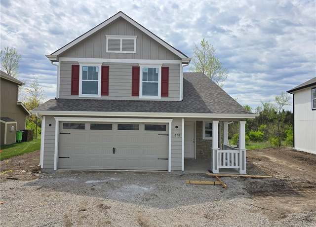 Property at 1608 Bluestem Dr, Ottawa, KS 66067, 3 beds, 2.5 baths