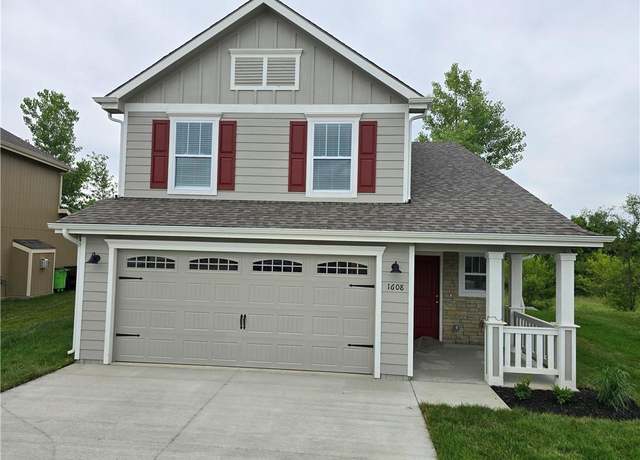 Property at 1608 Bluestem Dr, Ottawa, KS 66067, 3 beds, 2.5 baths