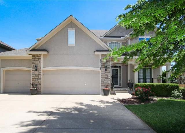 Property at 11421 S Lakecrest Dr, Olathe, KS 66061, 4 beds, 4.5 baths