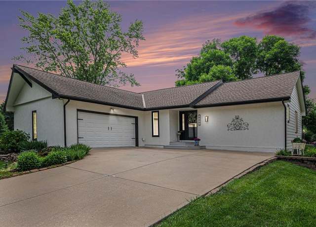 Property at 3920 SW Hidden Cove Dr, Lee's Summit, MO 64082, 4 beds, 2.5 baths