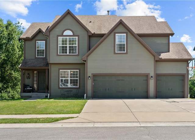 Property at 2217 SW Deer Run Ct, Lee's Summit, MO 64082, 4 beds, 3.5 baths