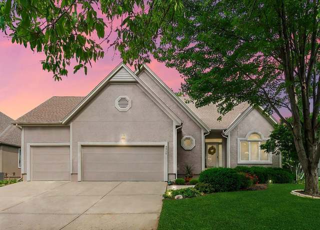 Property at 9915 Vista Dr, Lenexa, KS 66220, 3 beds, 2.5 baths