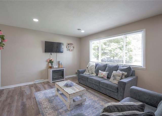 Property at 11224 Mckinley Ave, Kansas City, MO 64134, 3 beds, 2 baths