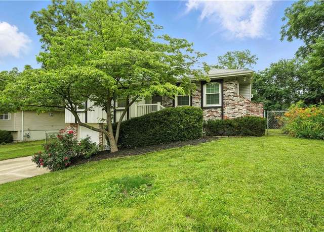 Property at 1303 SW Mission Pl, Lee's Summit, MO 64081, 3 beds, 2 baths