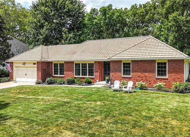 Property at 2524 W 90th St, Leawood, KS 66206, 3 beds, 2.5 baths