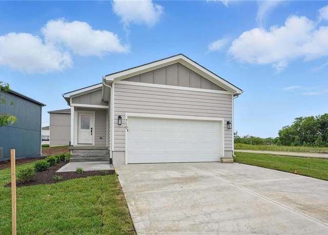 Property at 719 Glenn Cir, Raymore, MO 64083, 2 beds, 2 baths