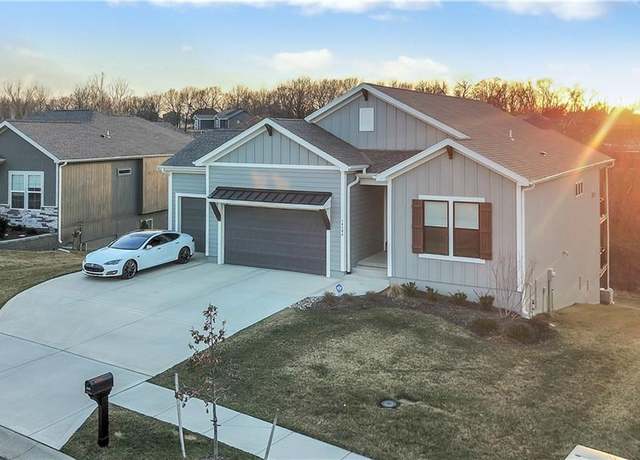 Property at 14184 S Red Bird St, Olathe, KS 66061, 4 beds, 3.5 baths