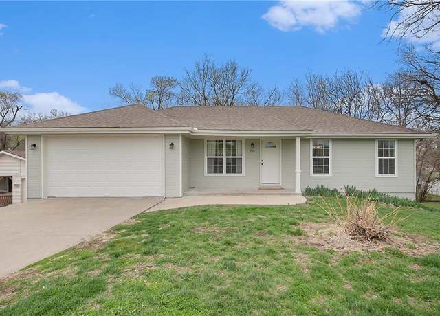 Property at 806 S Woodbine Rd, St Joseph, MO 64507, 3 beds, 2 baths