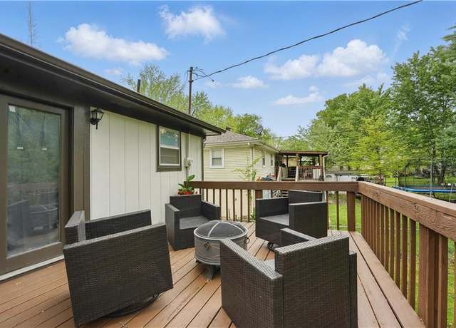 Property at 504 S Washington St, Spring Hill, KS 66083, 3 beds, 2 baths