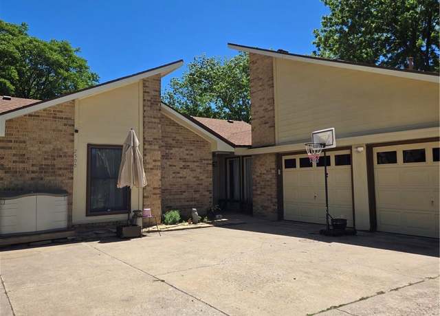 Property at 2500 N 10th St, Independence, KS 67301, 4 beds, 2.5 baths