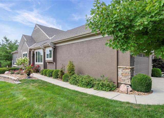Property at 15686 Lowell Ln, Overland Park, KS 66223, 4 beds, 3 baths