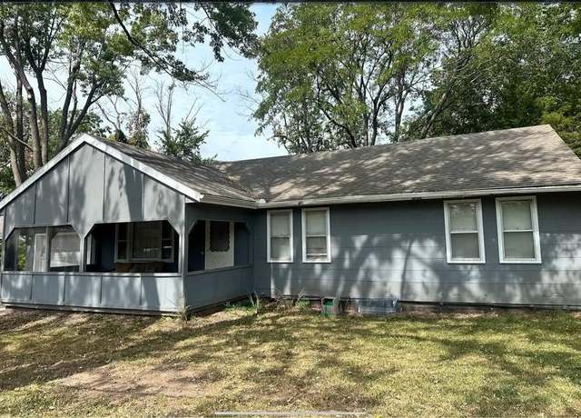 Property at 7932 E 71st St, Kansas City, MO 64133, 3 beds, 2 baths