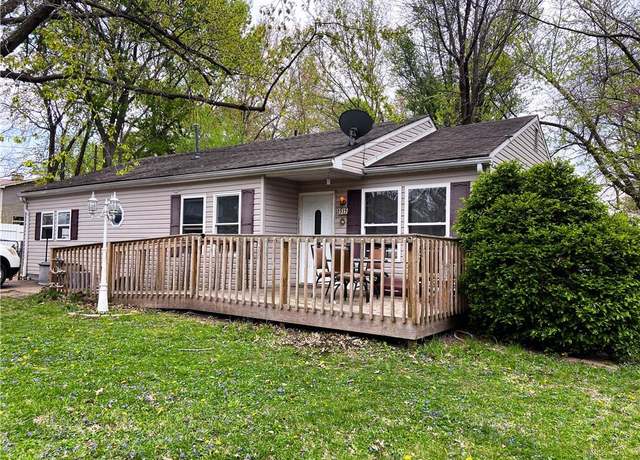 Property at 1515 W 9th St, Sedalia, MO 65301, 3 beds, 2 baths