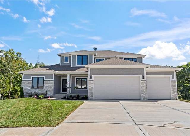 Property at 7015 NW Forest Lakes Dr, Parkville, MO 64152, 4 beds, 3.5 baths