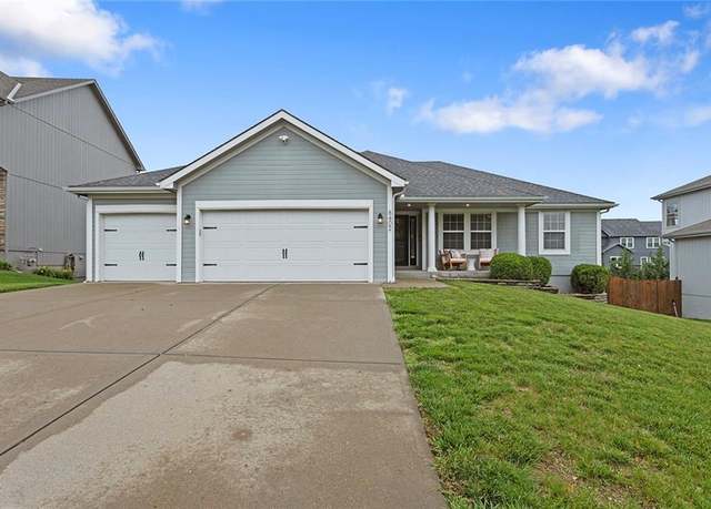 Property at 8402 NE 102nd St, Kansas City, MO 64157, 4 beds, 3 baths