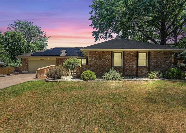 Property at 7925 N Forest Ave, Kansas City, MO 64118, 3 beds, 2 baths