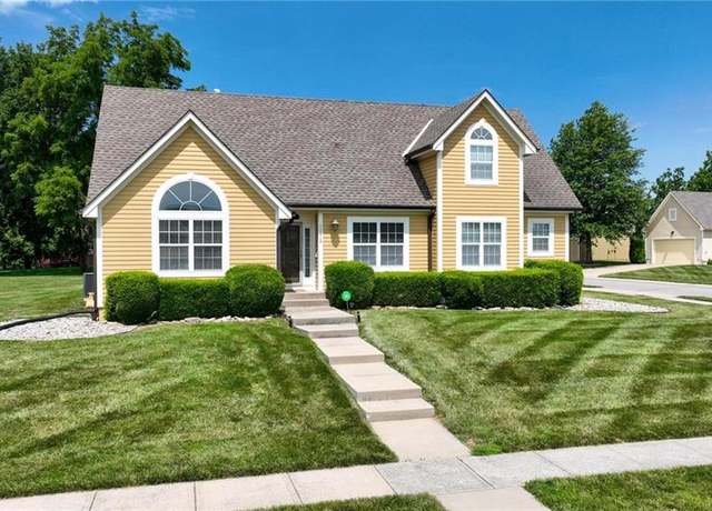 Property at 11812 E 86th Ter, Raytown, MO 64138, 3 beds, 2.5 baths