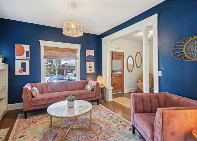 Property at 1317 W 40th St, Kansas City, MO 64111, 3 beds, 1.5 baths