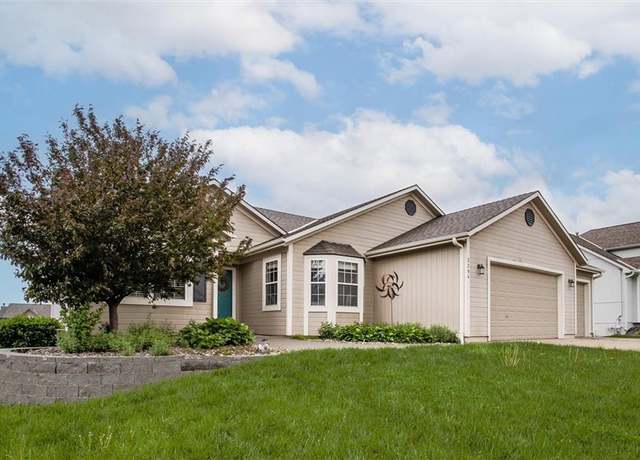 Property at 3204 SW Alice Ln, Lee's Summit, MO 64082, 4 beds, 3 baths