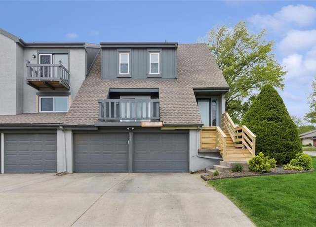 Property at 201 Woodbridge Ln, Kansas City, MO 64145, 3 beds, 2.5 baths