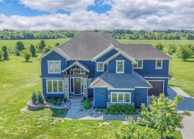 Property at 30601 E Hideaway Ln, Lee's Summit, MO 64086, 5 beds, 4.5 baths