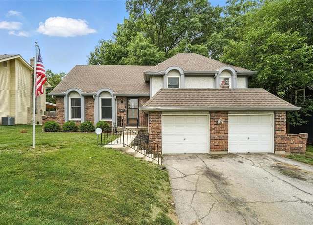 Property at 4722 Switzer Rd, Shawnee, KS 66203, 4 beds, 4 baths