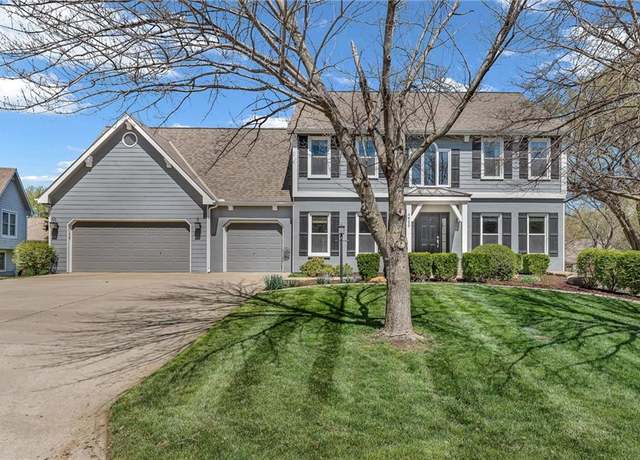 Property at 4620 Woodridge Dr, Lawrence, KS 66049, 5 beds, 3.5 baths