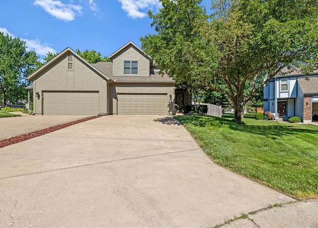 Property at 9036 W 121st Ter, Overland Park, KS 66213, 3 beds, 2.5 baths