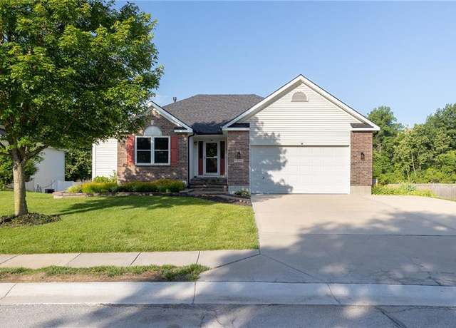 Property at 5006 NW Woodside Dr, Riverside, MO 64150, 4 beds, 3 baths