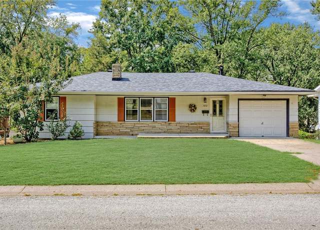 Property at 322 Maple St, Liberty, MO 64068, 3 beds, 3 baths