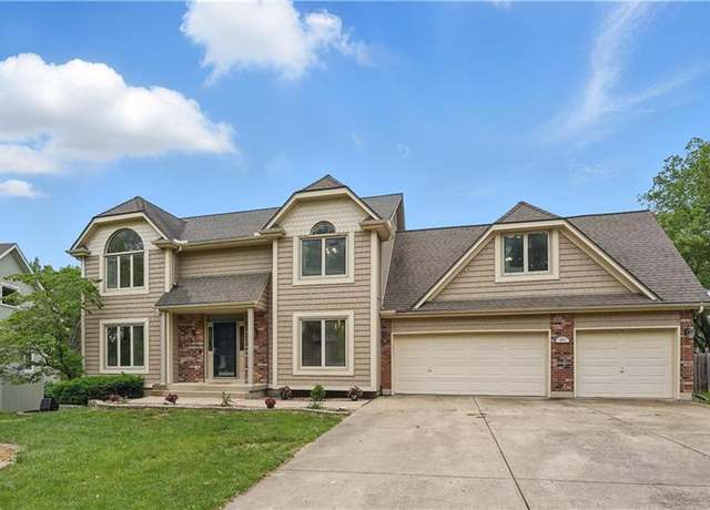 Property at 809 NE Jamestown Ct, Blue Springs, MO 64014, 5 beds, 4.5 baths