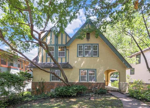 Property at 5605 Kenwood Ave, Kansas City, MO 64110, 3 beds, 1.5 baths