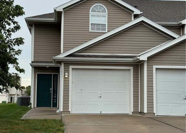 Property at 1647 SW Highland Dr, Lee's Summit, MO 64081, 2 beds, 2.5 baths