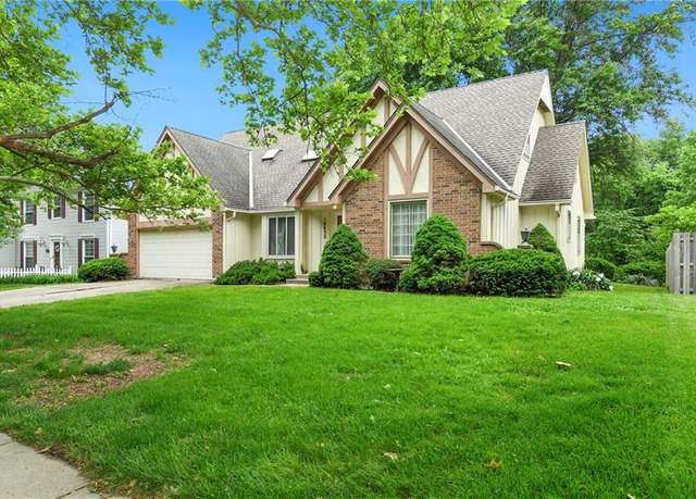 Property at 10432 Bond St, Overland Park, KS 66214, 4 beds, 2.5 baths
