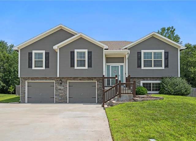Property at 19205 NE Switchgrass Dr, Smithville, MO 64089, 4 beds, 3 baths