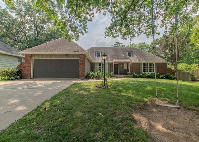 Property at 12430 Valley Brook Dr, Grandview, MO 64030, 4 beds, 3 baths