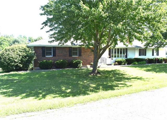 Property at 515 E Sheridan St, Maysville, MO 64469, 3 beds, 2 baths