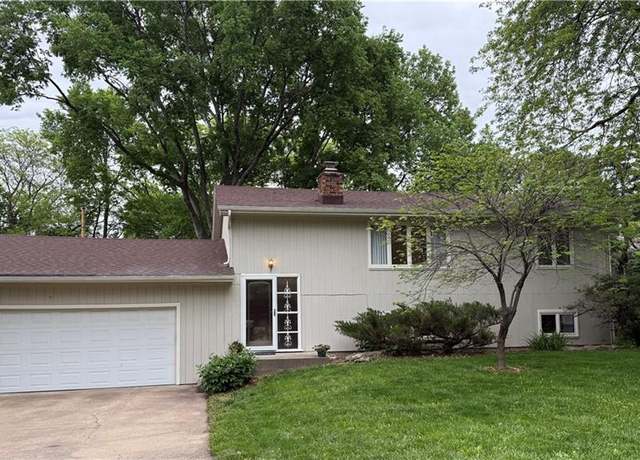 Property at 1024 Holiday Dr, Lawrence, KS 66049, 4 beds, 2.5 baths