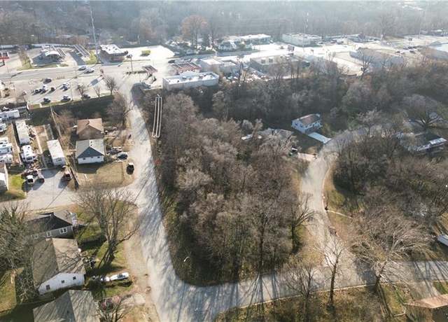 Property at 11621 Circle Dr, Sugar Creek, MO 64054