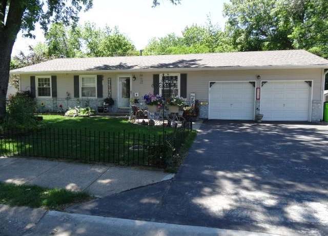 Property at 1502 S Main St, Harrisonville, MO 64701, 3 beds, 2.5 baths