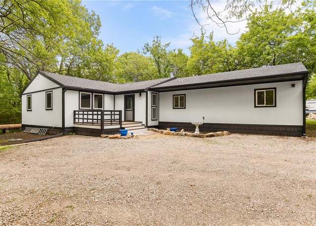 Property at 46 Silver Ln, Linn Valley, KS 66040, 3 beds, 2.5 baths
