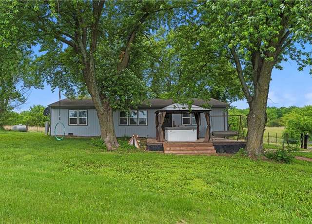 Property at 17913 258 St, Tonganoxie, KS 66086, 3 beds, 2 baths