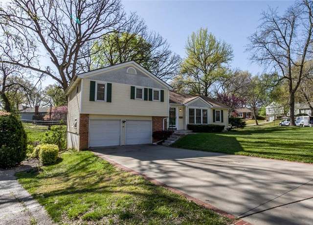 Property at 10012 W 68th St, Merriam, KS 66203, 3 beds, 2 baths