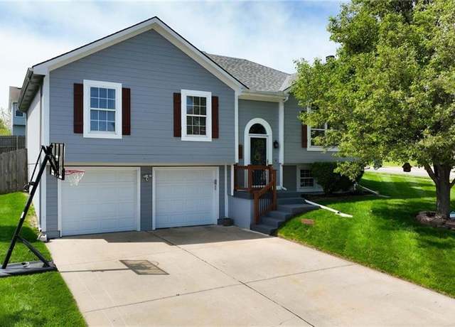 Property at 219 NW 113th Ter, Kansas City, MO 64155, 3 beds, 2.5 baths