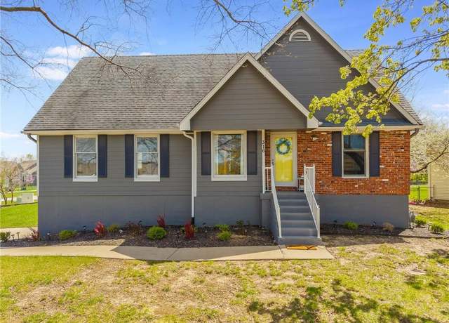 Property at 316 SE Williamsburg Dr, Blue Springs, MO 64014, 3 beds, 4 baths