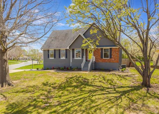 Property at 316 SE Williamsburg Dr, Blue Springs, MO 64014, 3 beds, 4 baths